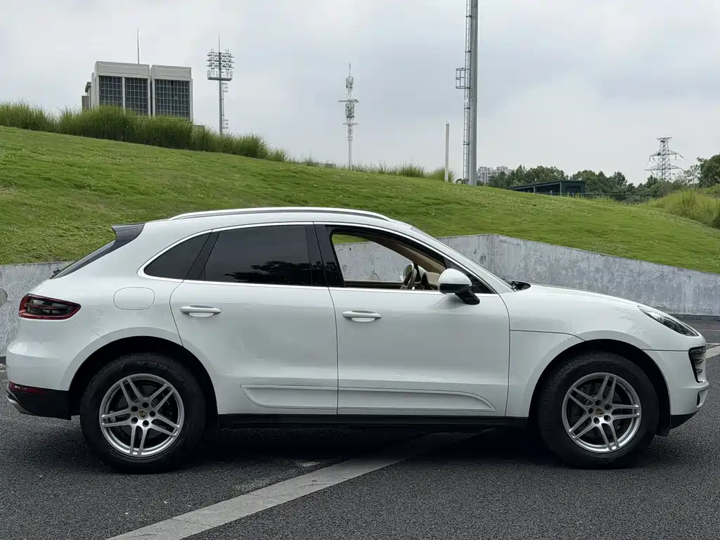 Porsche Macan 2016 — фото 14