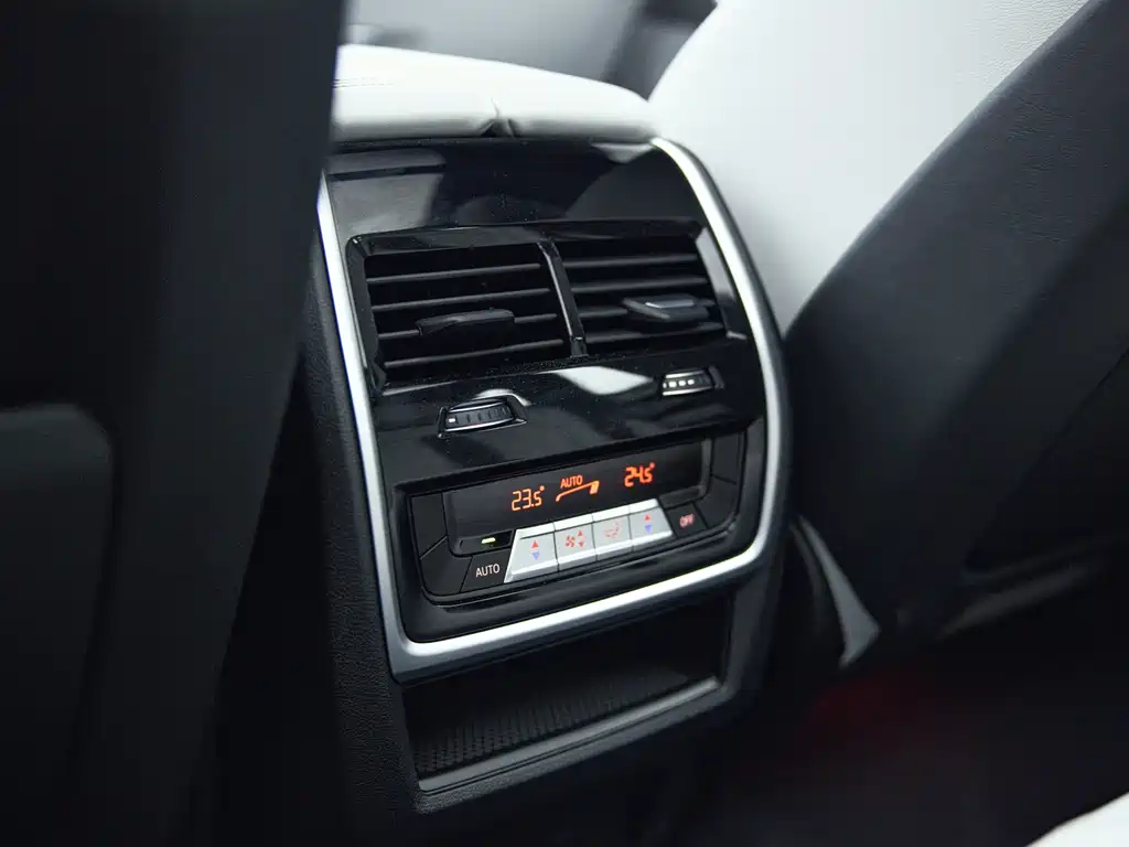 BMW X5 M 2021 — фото 34