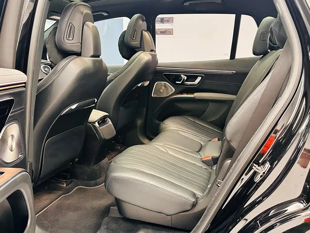 Mercedes-Benz EQS SUV 2023 — фото 17