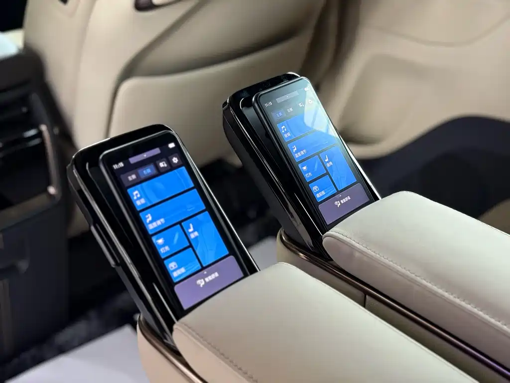 Toyota Alphard 2023 — фото 14