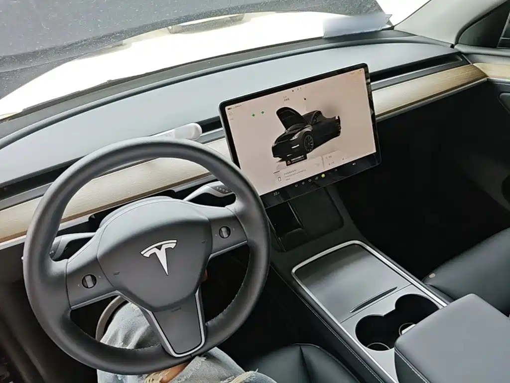 Tesla Model Y 2022 — фото 10