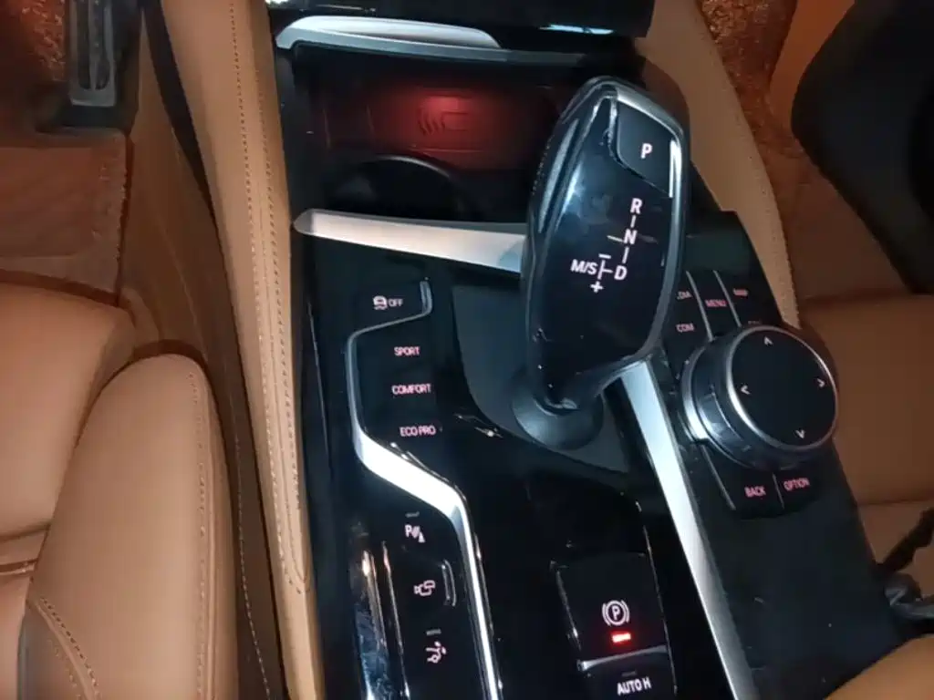 BMW 6 Series GT 2024 — фото 14
