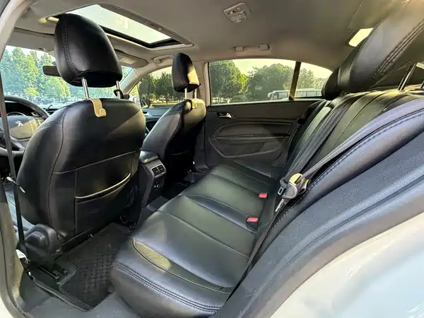 Peugeot 408 2016