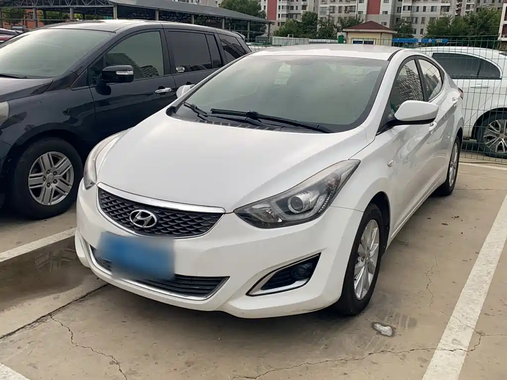 Hyundai Elantra 2017 — фото 25