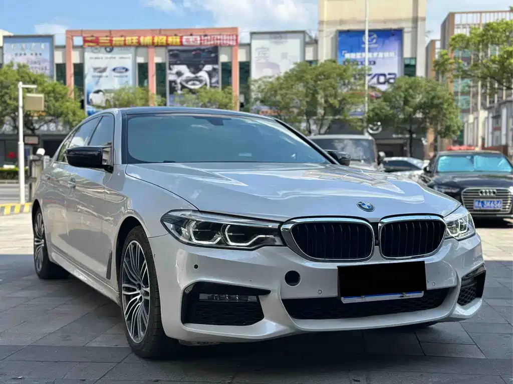BMW 5 Series 2018 — фото 3