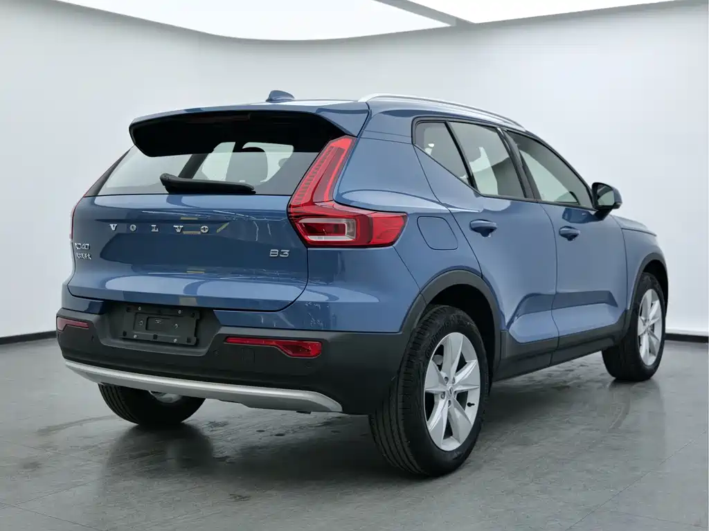Volvo XC40 2023 — фото 4
