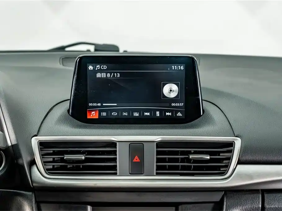 Mazda 3 Axela 2017 — фото 13