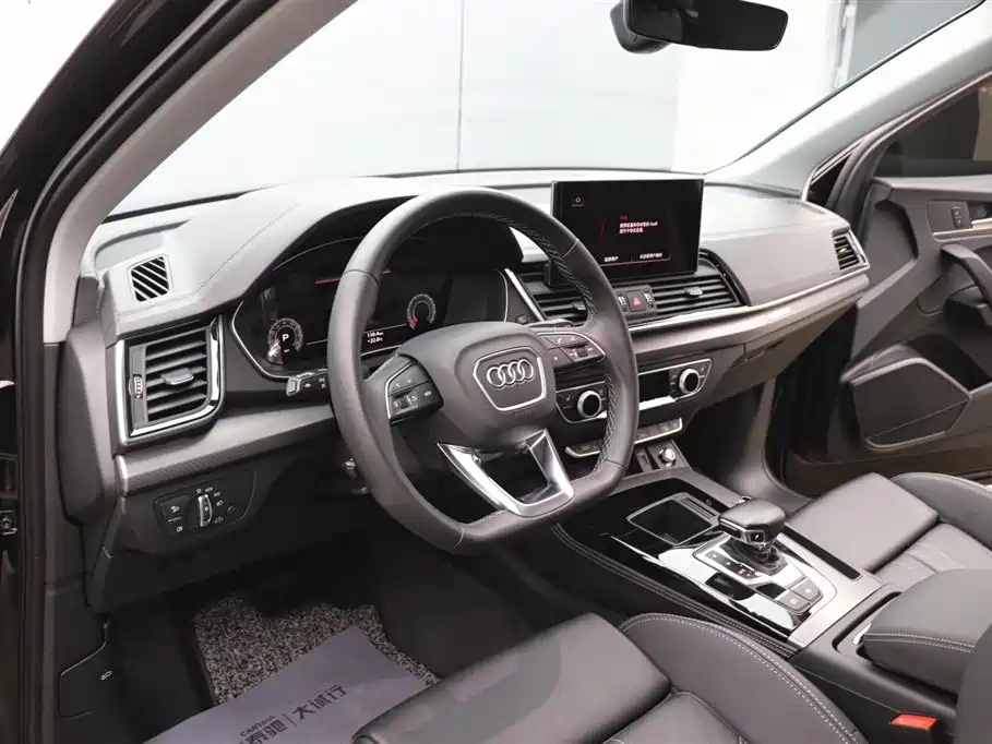 Audi Q5L 2023 — фото 13