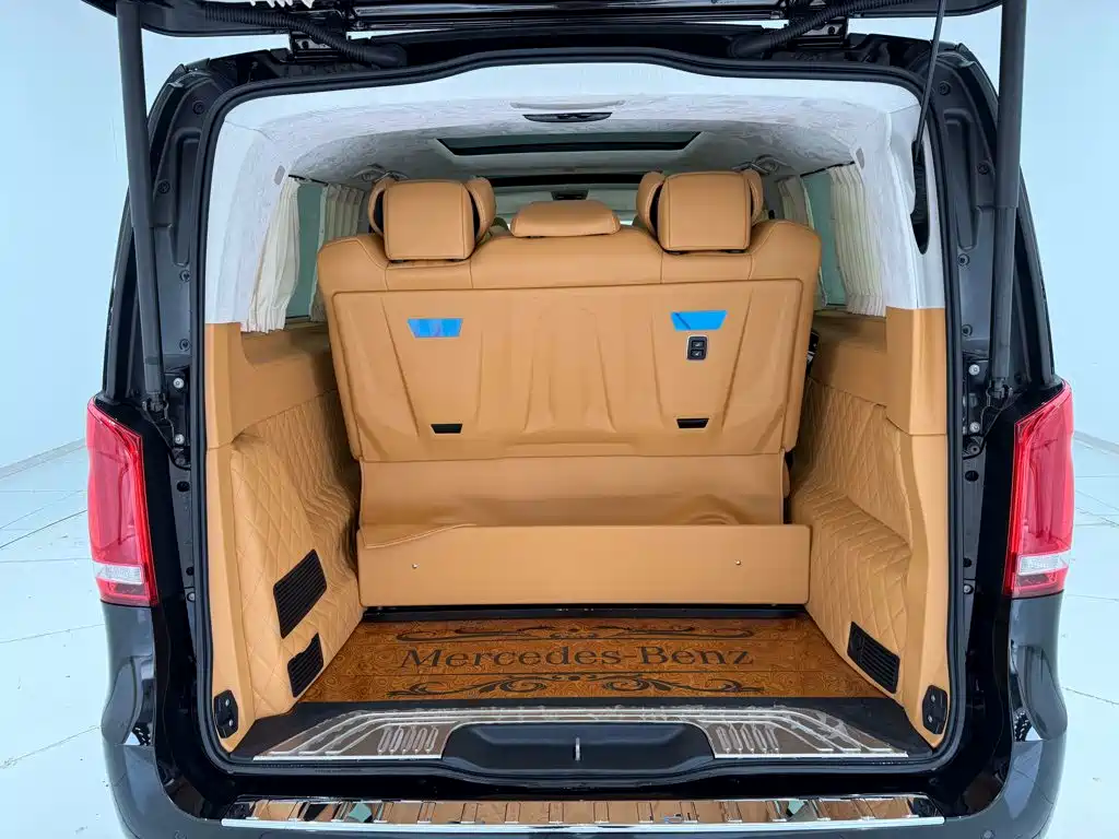 Mercedes-Benz V-Class 2021 — фото 25