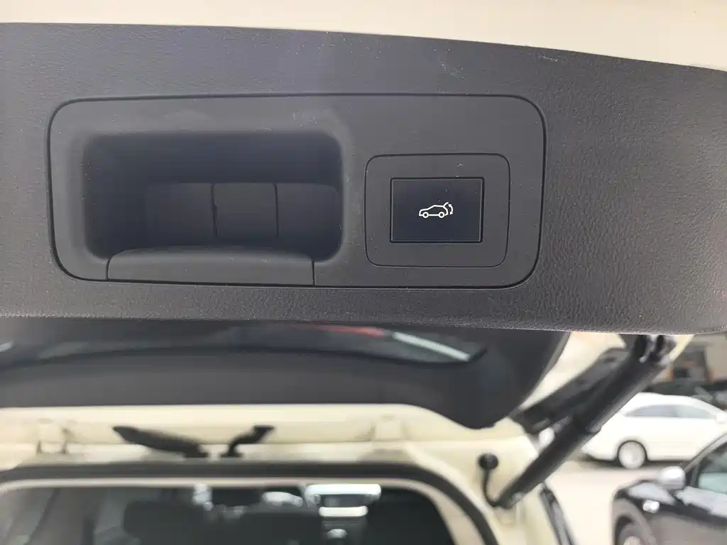 GAC Motor Trumpchi GS8 2018 — фото 15
