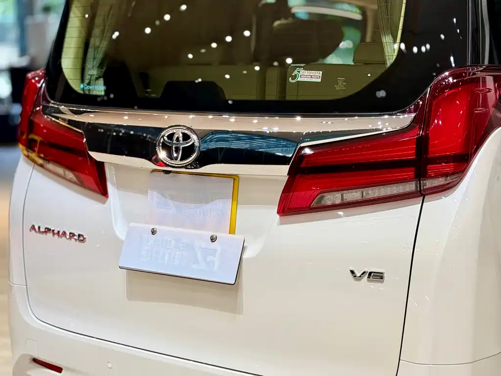 Toyota Alphard 2018 — фото 18