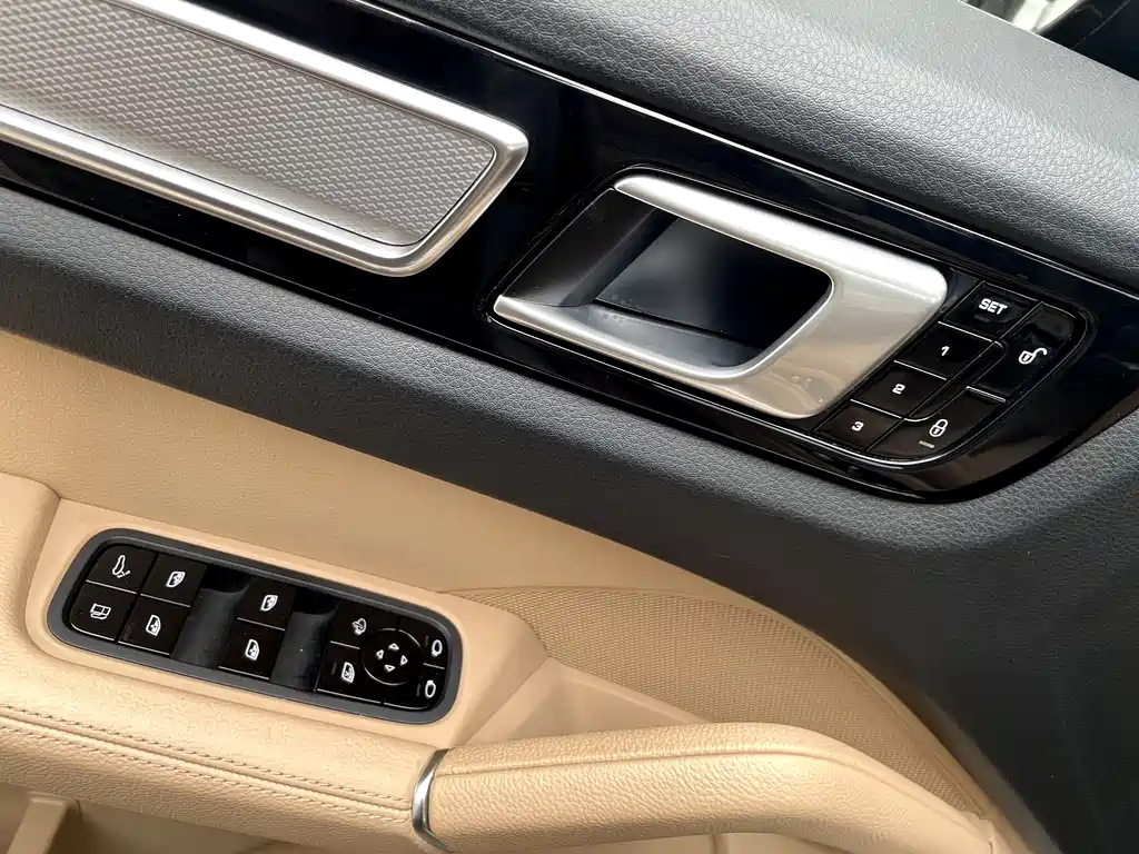 Porsche Cayenne Hybrid 2019 — фото 18
