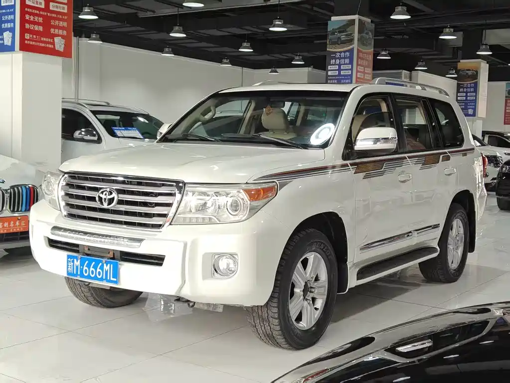 Toyota Land Cruiser 2016 — фото 1