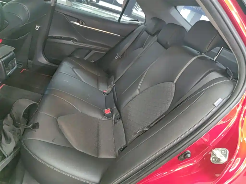 Toyota Camry 2022 — фото 17