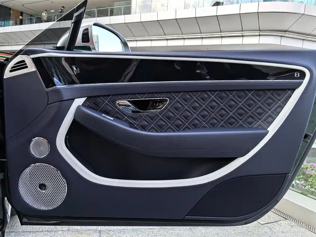 Bentley Continental 2022 — фото 14
