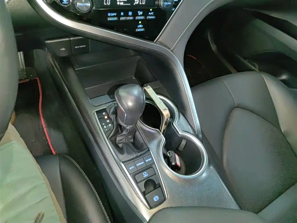 Toyota Camry 2022 — фото 14