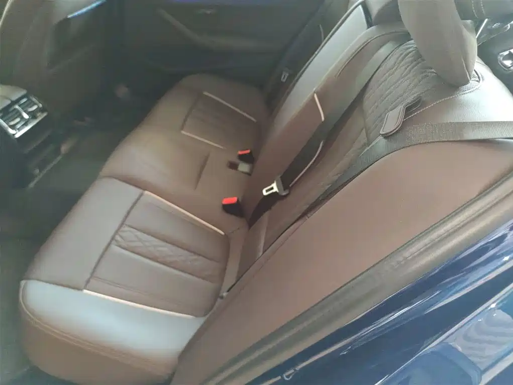 BMW 5 Series 2022 — фото 17