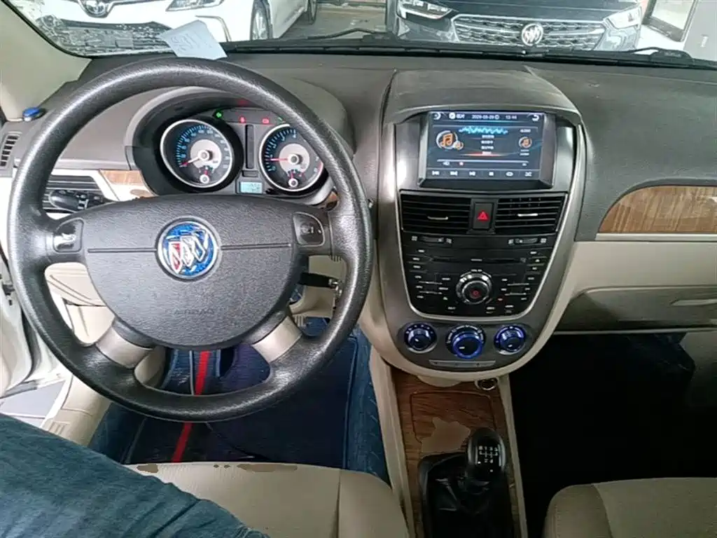 Buick Excelle 2015 — фото 10