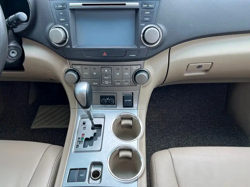 Toyota Highlander 2012 — фото 16
