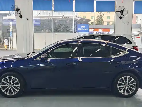 Lexus ES 2023