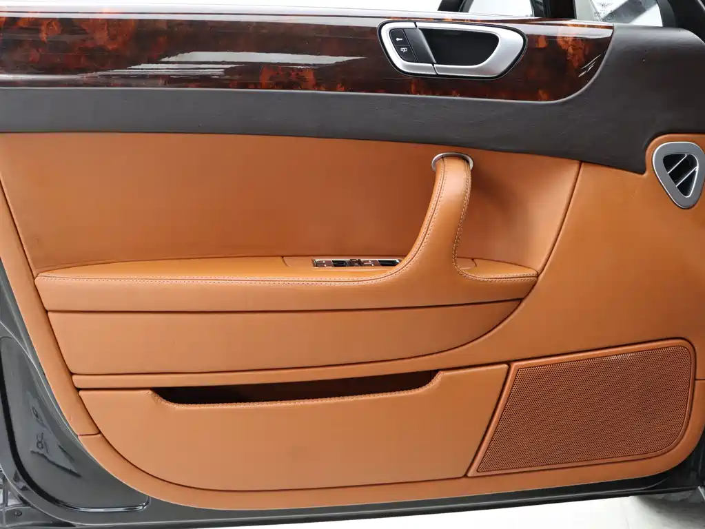 Bentley Flying Spur 2014 — фото 15