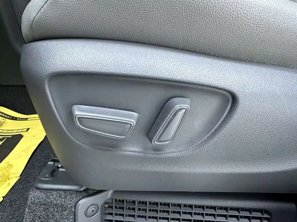 Toyota Sienna 2023 — фото 24