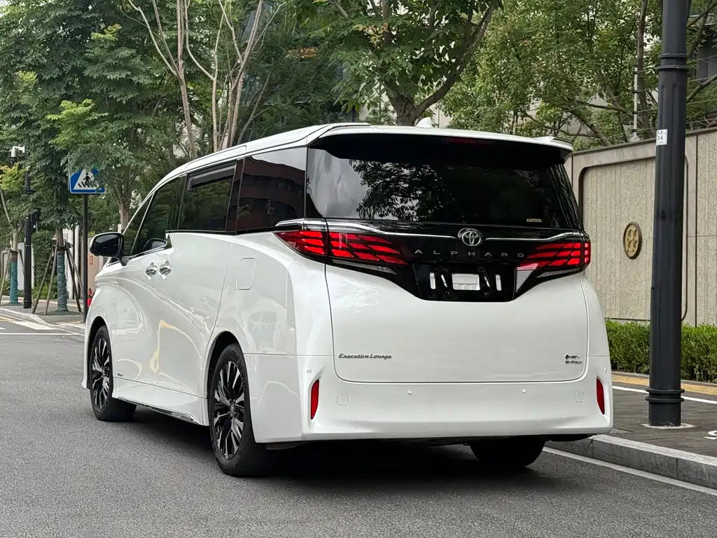 Toyota Alphard 2024 — фото 9