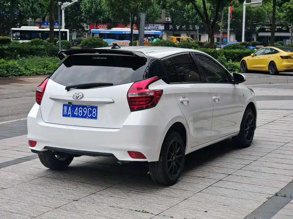Toyota Yaris L 2019 — фото 9