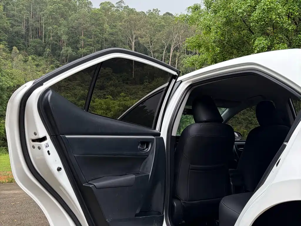 Toyota Corolla 2018 — фото 16