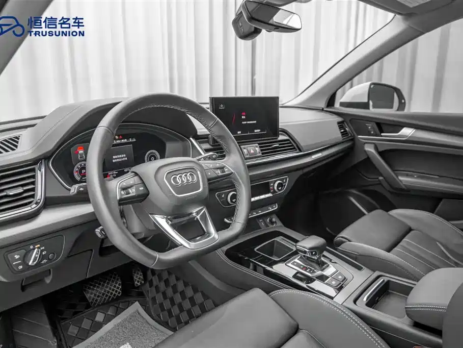 Audi Q5L 2023 — фото 12