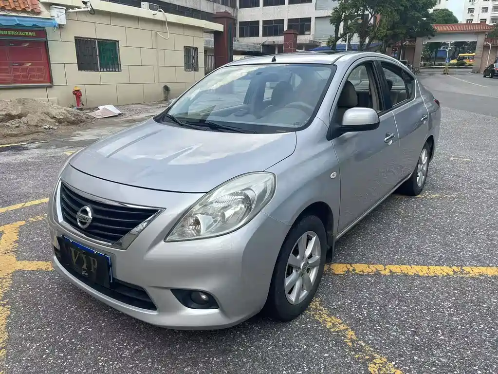 Nissan Sunny 2011 — фото 1