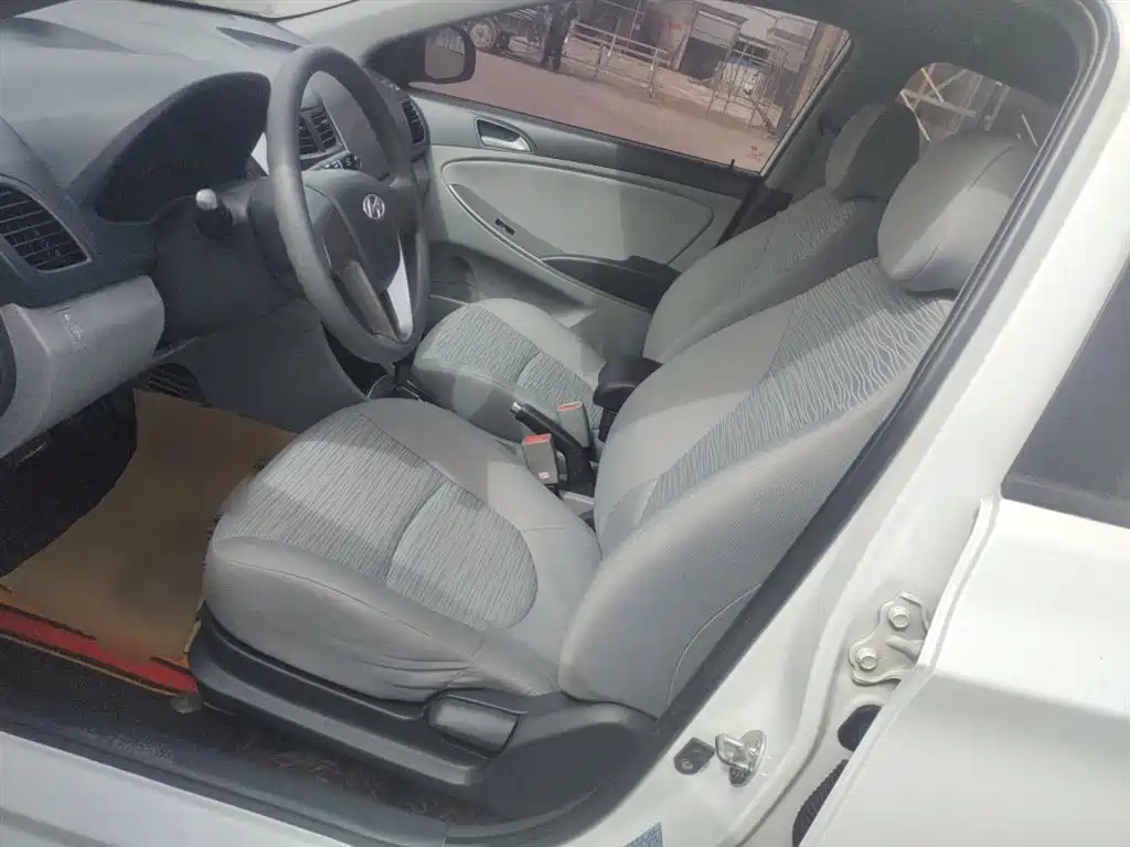 Hyundai Verna 2016 — фото 15