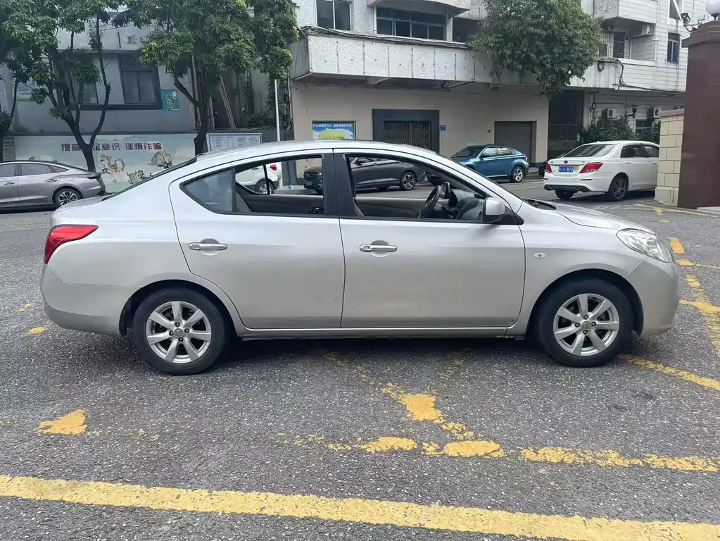 Nissan Sunny 2011 — фото 4