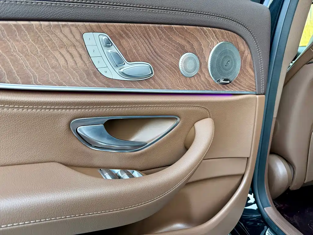 Mercedes-Benz E-Class 2023 — фото 9