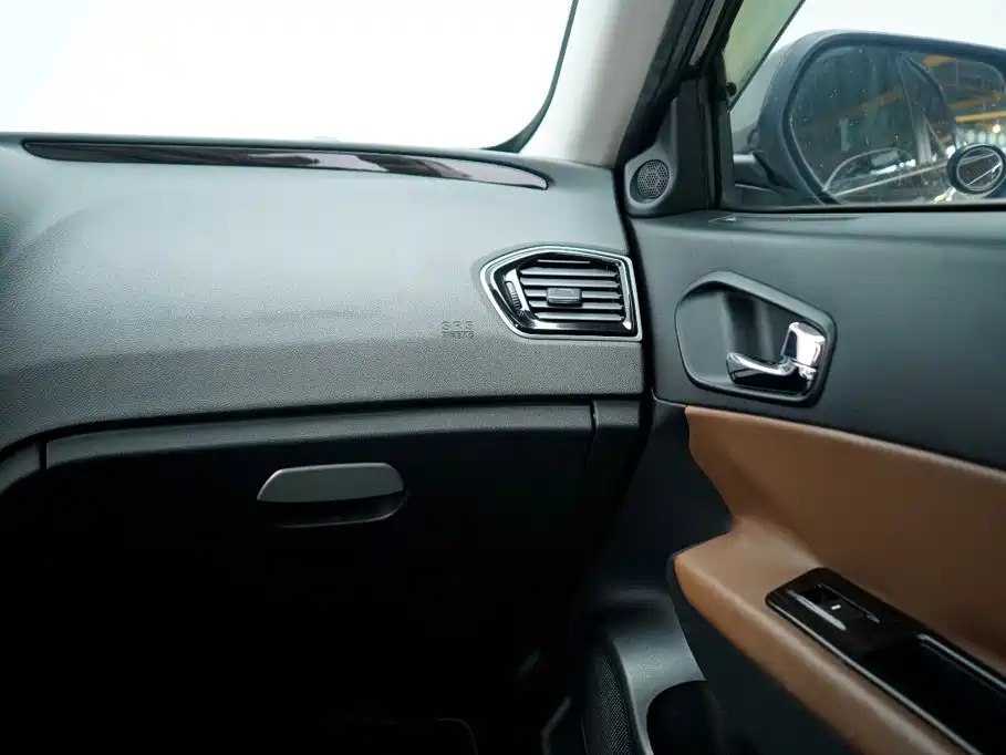 GAC Trumpchi GS5 Super 2016 — фото 18