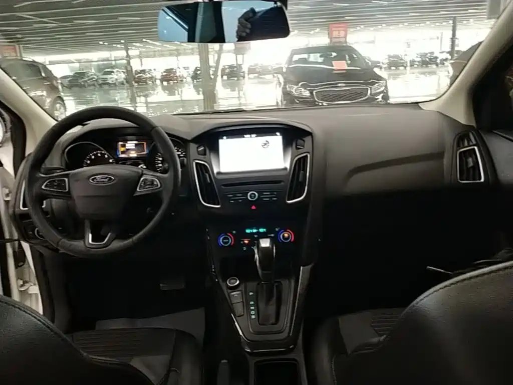 Ford Focus 2017 — фото 10