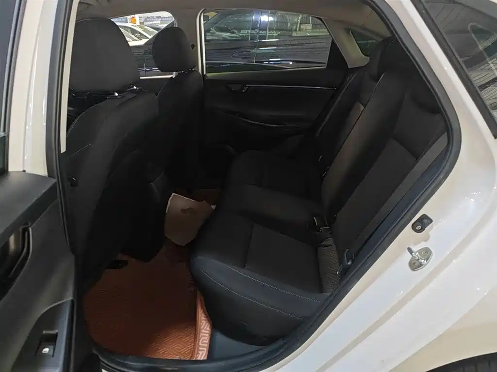 Hyundai Elantra 2020 — фото 17