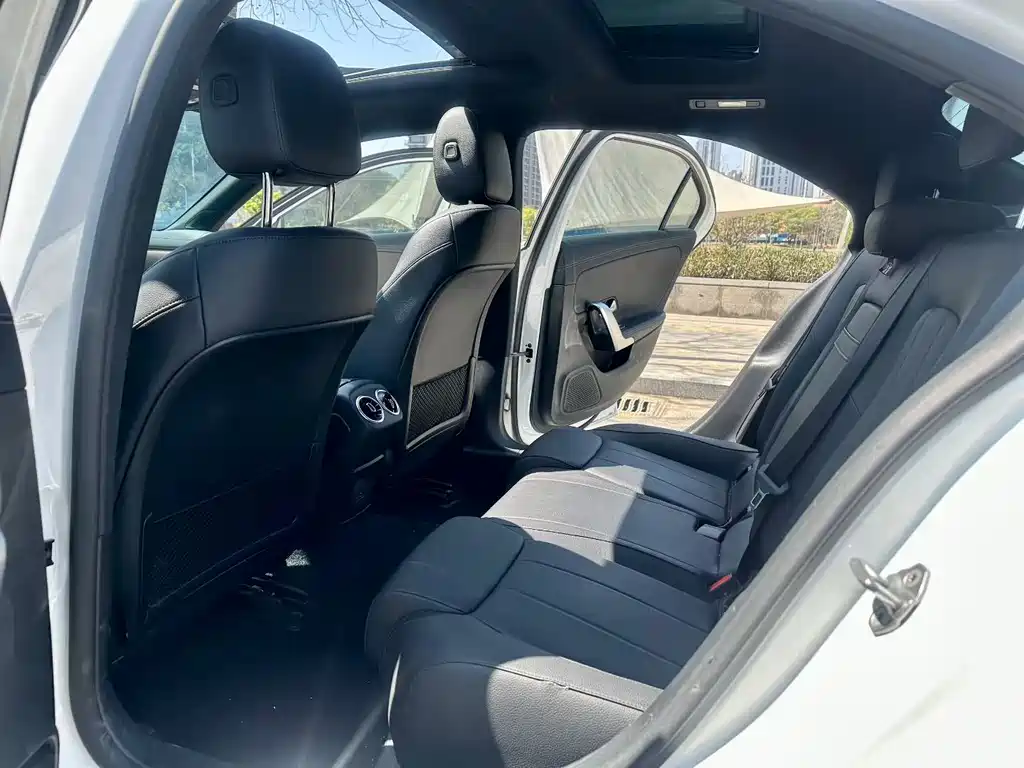 Mercedes-Benz A-Class 2023 — фото 7