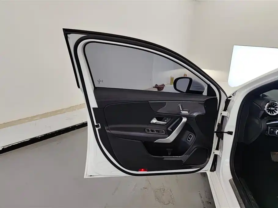 Mercedes-Benz A-Class 2023 — фото 7