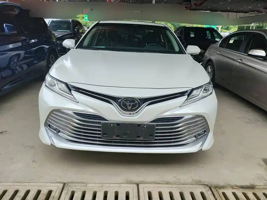 Toyota Camry 2019 — фото 2