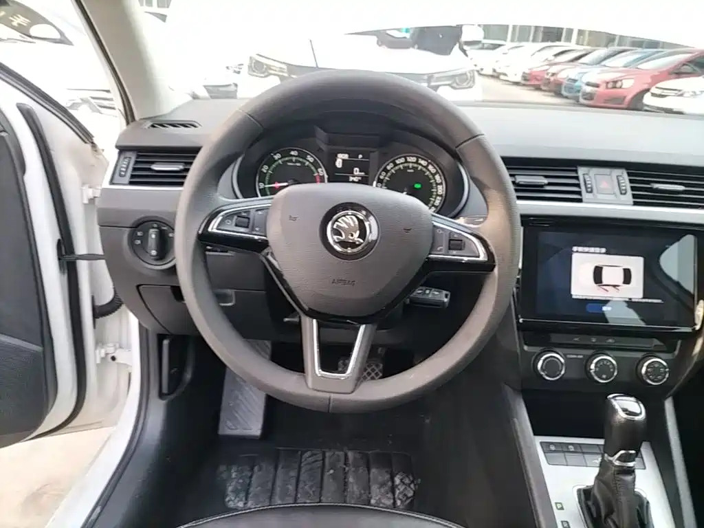 Skoda Octavia 2019 — фото 11