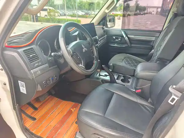 Mitsubishi Pajero 2014