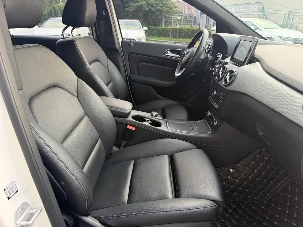 Mercedes-Benz B-Class 2016 — фото 17