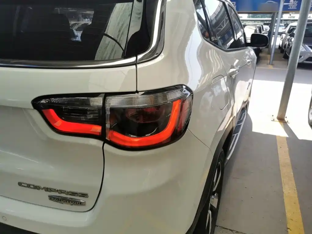Jeep Compass 2019 — фото 8