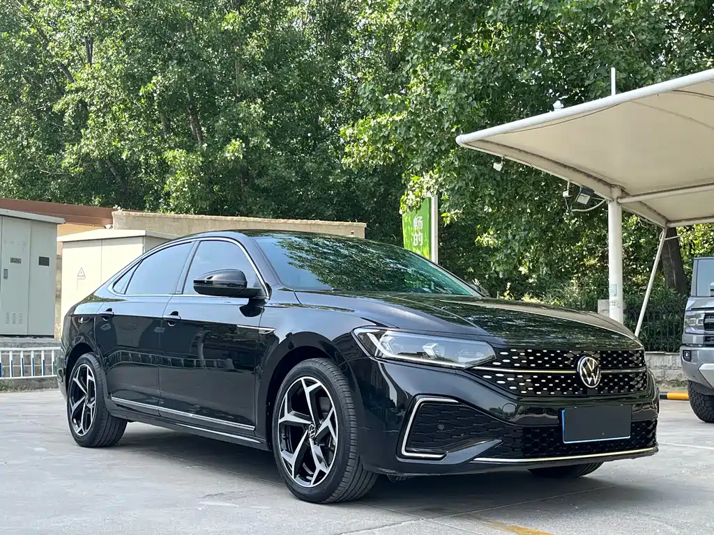 Volkswagen Passat 2023 — фото 3