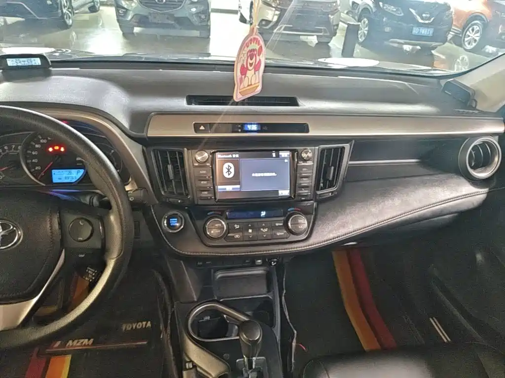 Toyota RAV4 2019 — фото 13