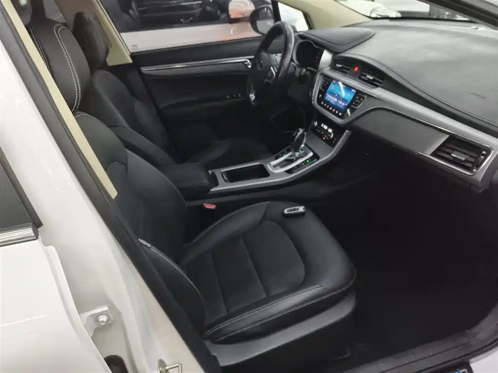 Geely Emgrand GS 2019 — фото 20
