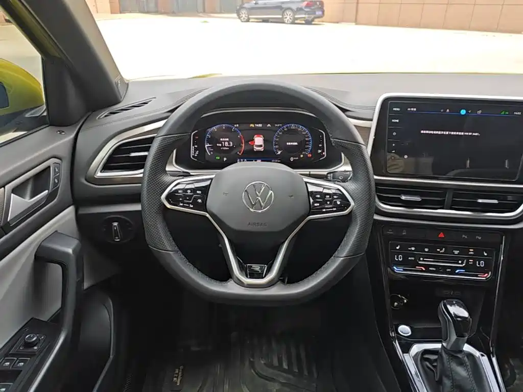 Volkswagen T-Roc 2023 — фото 11