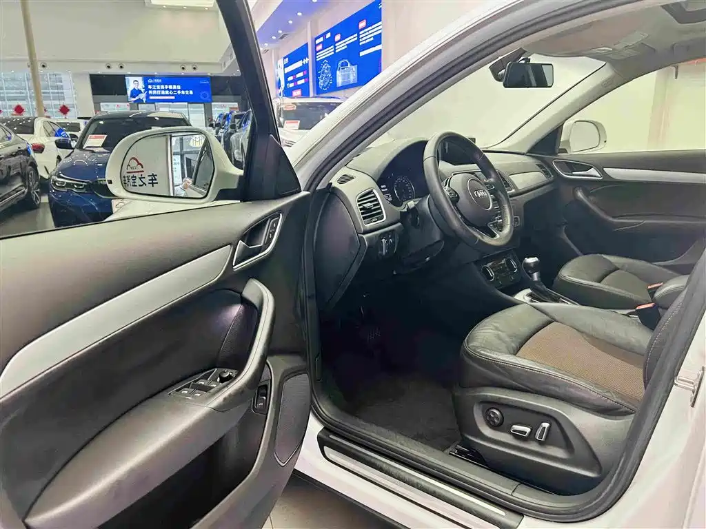 Audi Q3 2018 — фото 19