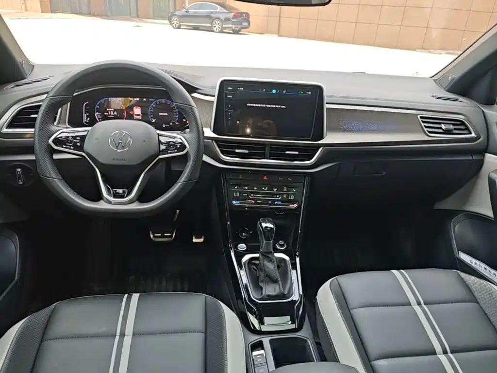 Volkswagen T-Roc 2023 — фото 10